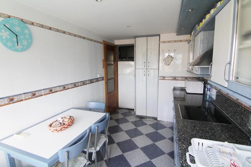 Apartamento Torre Yago, primera línea de playa para 6 personas Benidorm Bagian luar foto